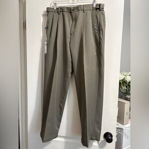 Haggar Men's Pleated Dress pants— Olive Green